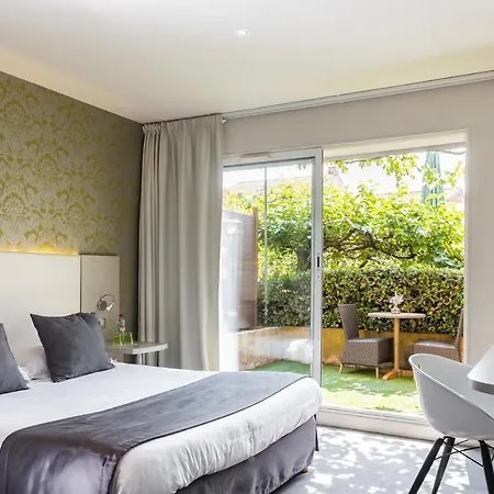 Le Carre D'alethius Logis Restaurant Hotel 3*