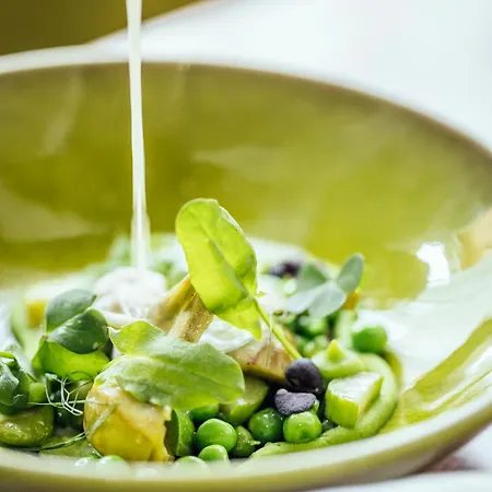 Le Carre D'alethius Logis Restaurant Charmes-sur-Rhone