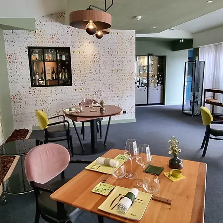 Le Carre D'alethius Logis Restaurant Hotel Charmes-sur-Rhone