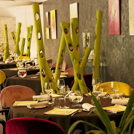 Le Carré D'alethius Logis Hôtel-restaurant Gastronomique Charmes-sur-Rhone