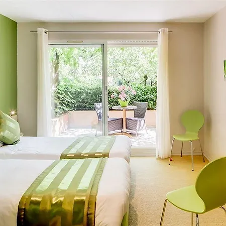Le Carre D'alethius Logis Restaurant Hotel 3*