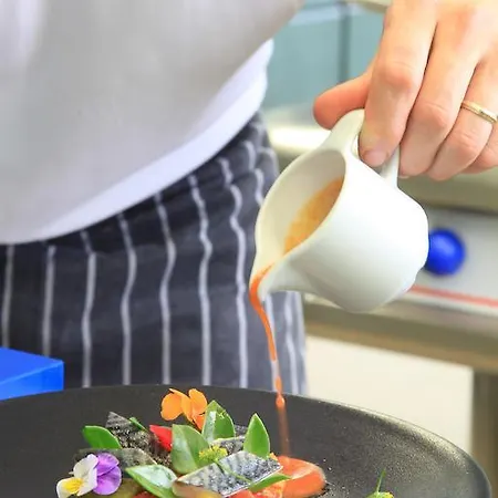 Le Carre D'alethius Logis Restaurant Hotel Charmes-sur-Rhone